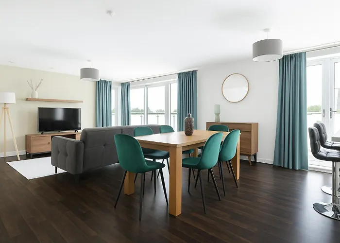 Wandsworth Penthouse - Large Terrace & Outdoor Living In London
